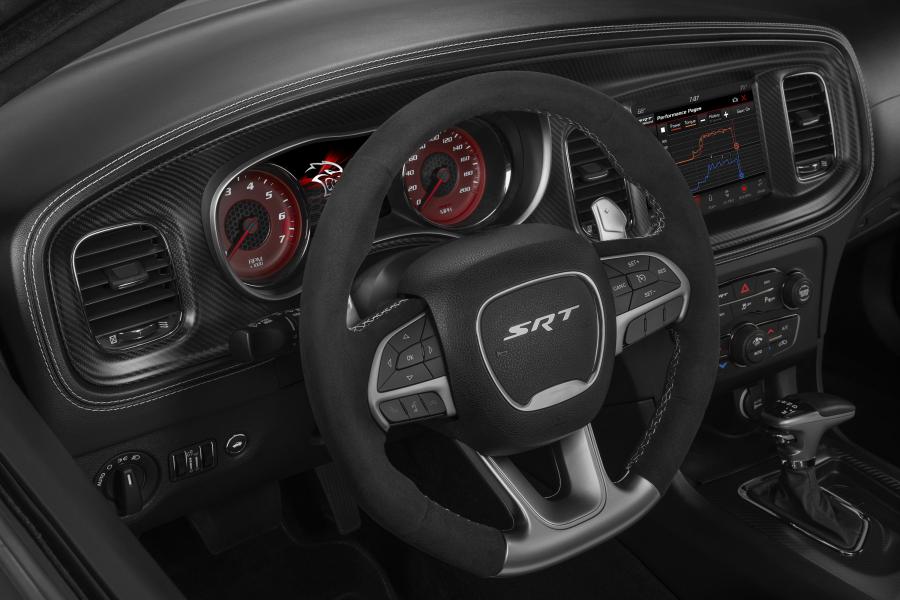 Панель приборов Dodge Charger SRT Hellcat Widebody 2019 года  (фото 57 из 93)